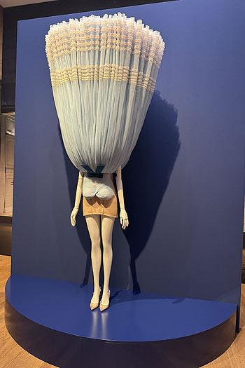 VIKTOR&ROLF - FASHION STATEMENTS Ausstellung in der Kunsthalle München 23.03.–06.10.2024 (ªFoto:Martin Schmitz)